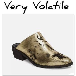 NIB Very Volatile Moonstruck Gold Slip On